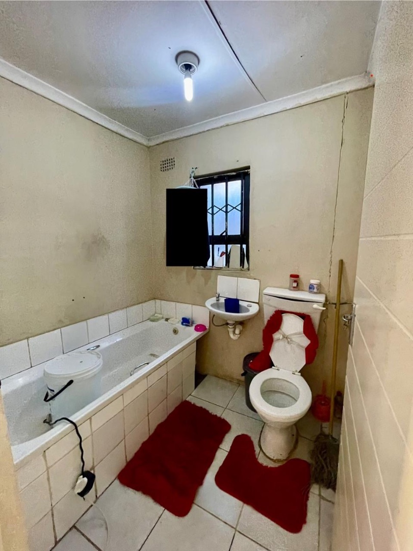 5 Bedroom Property for Sale in Fairdale Western Cape